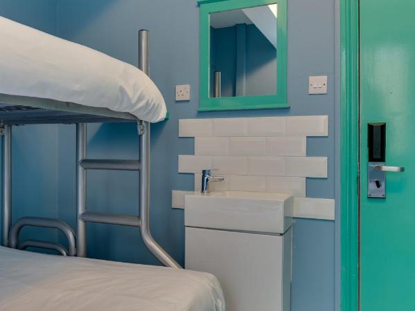 Clink261 Hostel : photo 6 de la chambre chambre lits jumeaux avec salle de bains commune