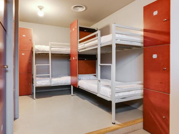 ClinkNOORD Hostel : photo 3 de la chambre lit dans dortoir de 14 lits