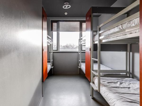 ClinkNOORD Hostel : photo 4 de la chambre lit dans dortoir de 6 lits privative
