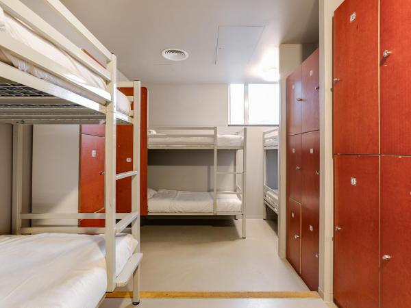 ClinkNOORD Hostel : photo 4 de la chambre lit dans dortoir mixte de 10-8 lits avec installations communes