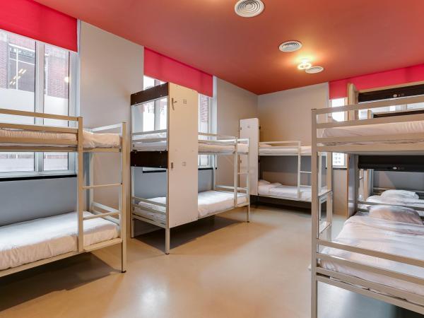 ClinkNOORD Hostel : photo 2 de la chambre lit dans dortoir mixte de 10-8 lits avec installations communes