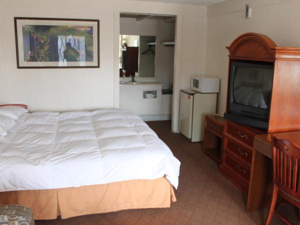 Knights Inn Indianapolis : photo 10 de la chambre suite lit king-size – non-fumeurs