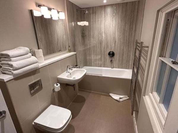 Brighton House : photo 2 de la chambre chambre lits jumeaux avec baignoire