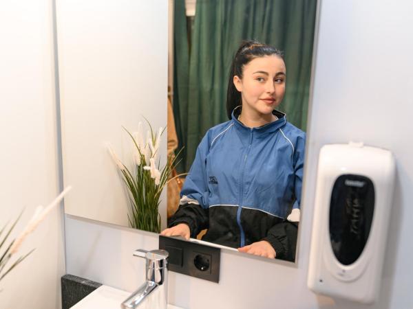 VAD HOSTEL ALICANTE - Youth Hostel age limit 18-50 : photo 5 de la chambre lit dans dortoir mixte de 6 lits