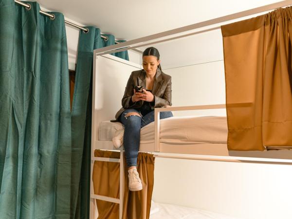 VAD HOSTEL ALICANTE - Youth Hostel age limit 18-50 : photo 6 de la chambre lit dans dortoir mixte de 6 lits