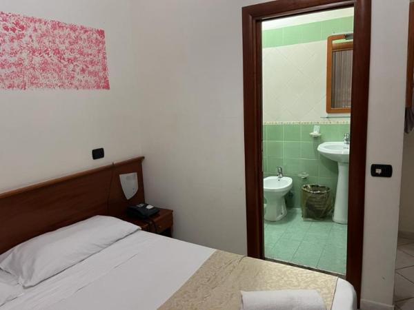 Hotel Eliseo Napoli : photo 6 de la chambre chambre double/lits jumeaux