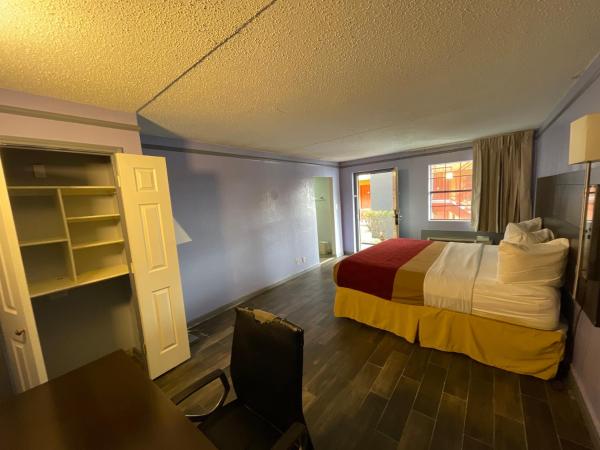 KINGS INN- Medical Downtown Midtown Memphis : photo 3 de la chambre chambre quadruple standard