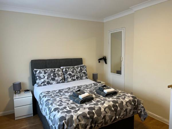 Kensal Lodge 2 Guest House : photo 1 de la chambre chambre double avec salle de bains privative