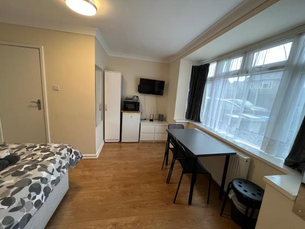 Kensal Lodge 2 Guest House : photo 1 de la chambre chambre double avec salle de bains privative