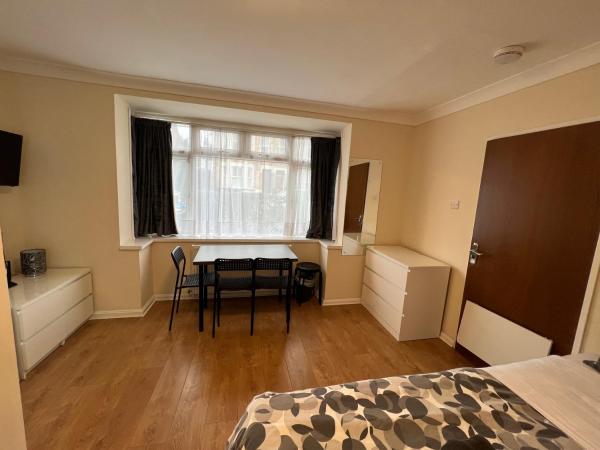 Kensal Lodge 2 Guest House : photo 8 de la chambre chambre double avec salle de bains privative