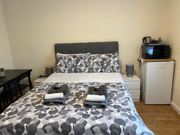 Kensal Lodge 2 Guest House : photo 3 de la chambre chambre double avec salle de bains privative