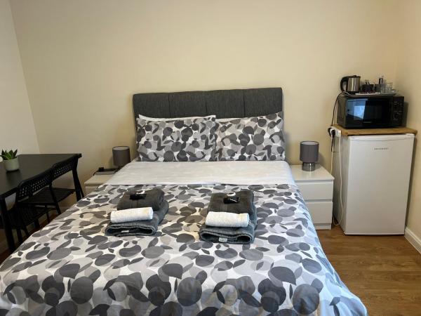 Kensal Lodge 2 Guest House : photo 4 de la chambre chambre double avec salle de bains privative