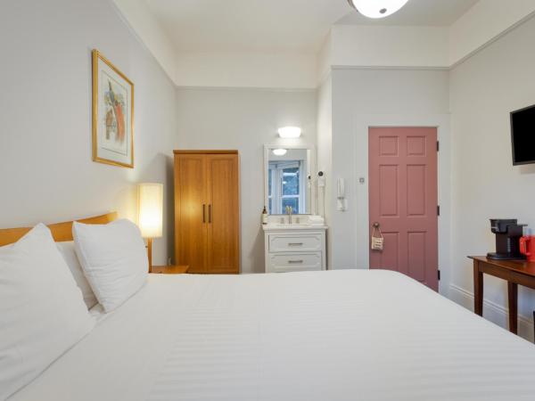 The Grove Inn : photo 6 de la chambre chambre de luxe avec lit queen-size et baies vitrées