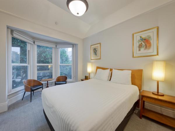 The Grove Inn : photo 1 de la chambre chambre de luxe avec lit queen-size et baies vitrées