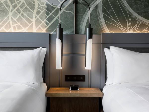 Marriott Dallas Uptown : photo 3 de la chambre chambre standard avec 2 lits queen-size - vue sur ville