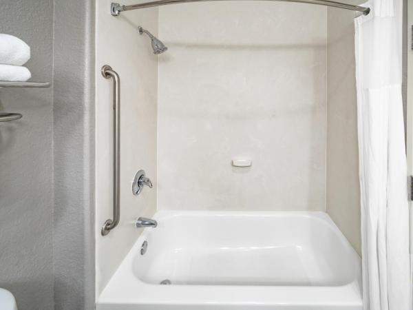 Days Inn & Suites by Wyndham San Antonio near Frost Bank Center : photo 2 de la chambre chambre 2 lits queen-size - non-fumeurs