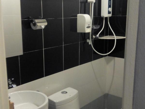 Hotel Suria 18 : photo 3 de la chambre chambre familiale