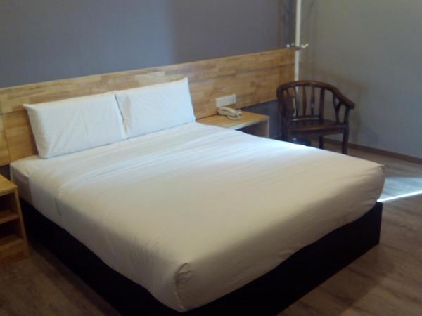 Hotel Suria 18 : photo 1 de la chambre chambre double avec balcon