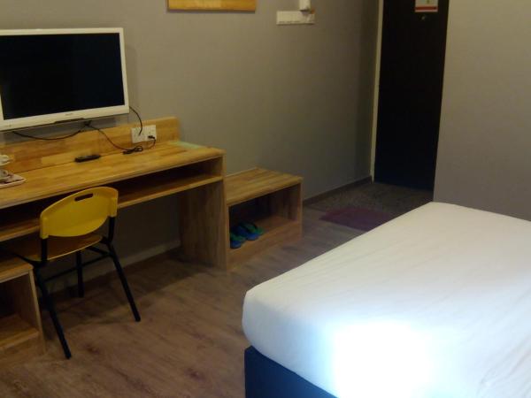 Hotel Suria 18 : photo 2 de la chambre chambre double avec balcon