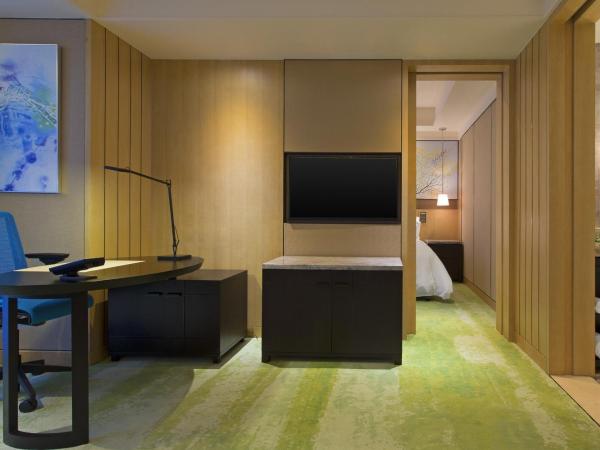 The Westin Qingdao - Instagrammable : photo 1 de la chambre suite junior 1 chambre avec 1 lit king-size - vue sur ville