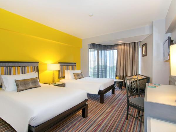 The Bayview Hotel Pattaya : photo 4 de la chambre chambre lits jumeaux deluxe - vue sur ville