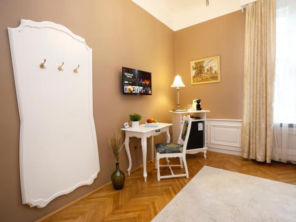 Villabaroque_Eger : photo 8 de la chambre chambre lit king-size deluxe