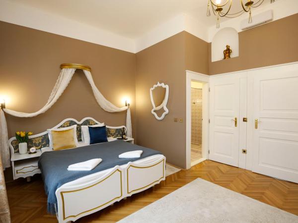 Villabaroque_Eger : photo 7 de la chambre chambre lit king-size deluxe