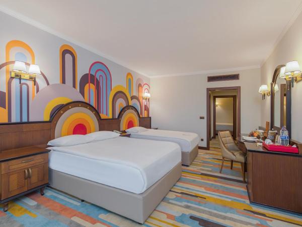 Megasaray Westbeach Antalya : photo 2 de la chambre chambre familiale - vue latérale sur mer