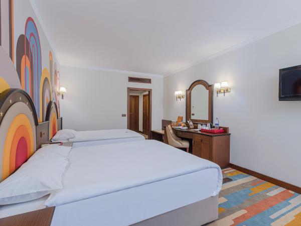 Megasaray Westbeach Antalya : photo 3 de la chambre hébergement triple standard deluxe - vue sur mer