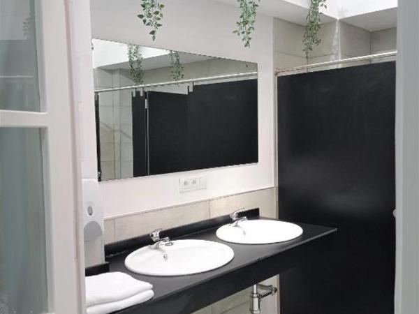 Planeta Cadiz Hostel : photo 2 de la chambre lit simple dans dortoir de 10 lits