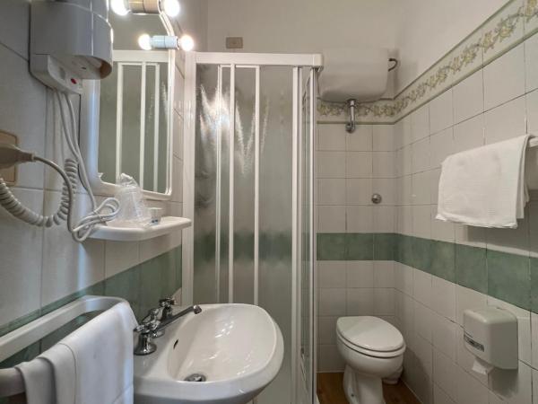 Hotel Villa Primavera : photo 4 de la chambre chambre quadruple