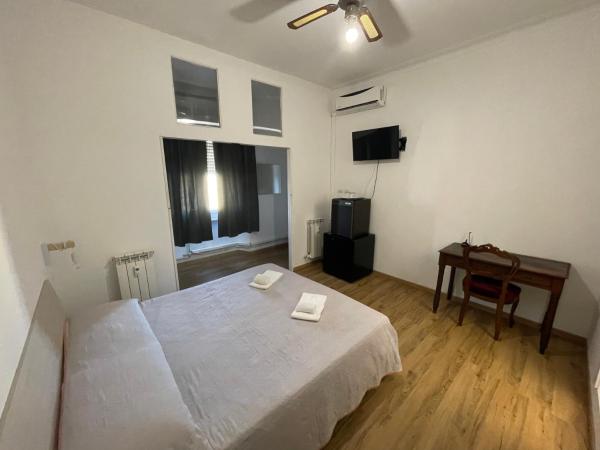 B&B Cavour16 : photo 1 de la chambre chambre double ou lits jumeaux deluxe - vue sur ville 