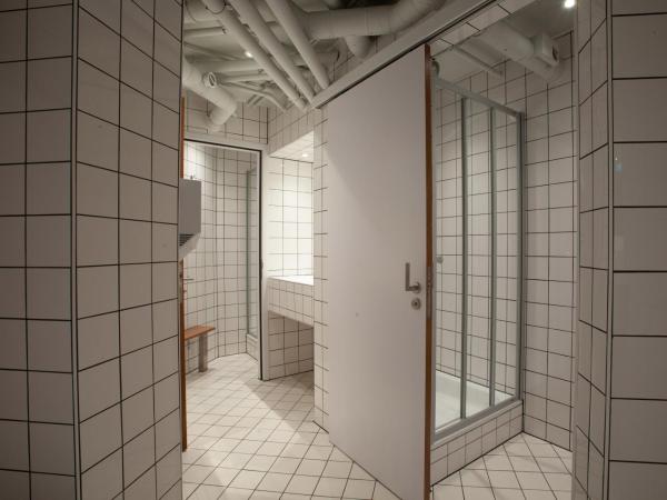 Generator Amsterdam : photo 10 de la chambre capsule avec salle de bains commune