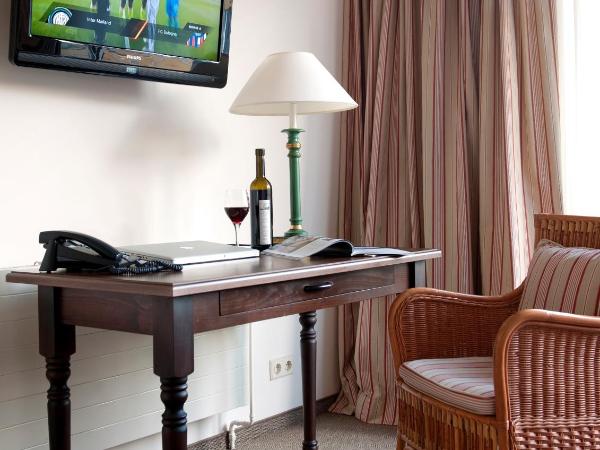 Hotel Elbflorenz Dresden : photo 2 de la chambre chambre double affaires avec vue sur le jardin