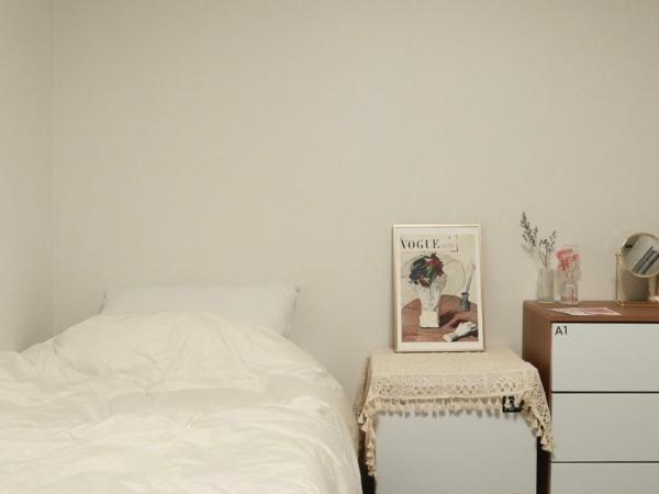 White Story : photo 4 de la chambre chambre simple avec salle de bains