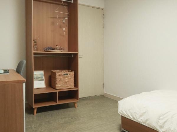 White Story : photo 2 de la chambre chambre simple avec salle de bains