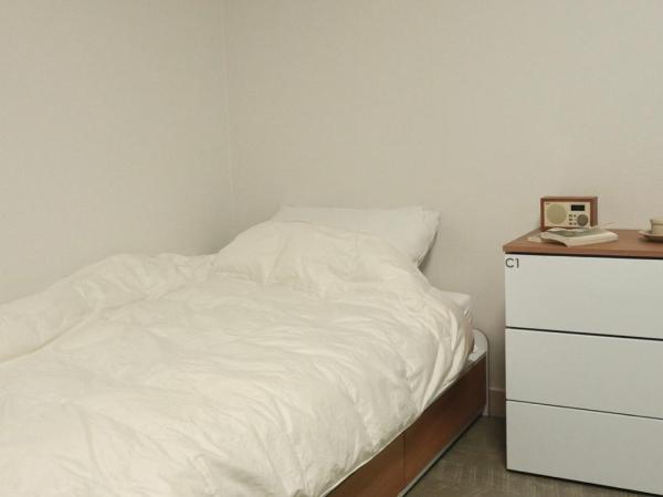 White Story : photo 9 de la chambre chambre simple avec salle de bains