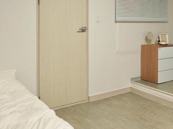 White Story : photo 10 de la chambre chambre simple avec salle de bains