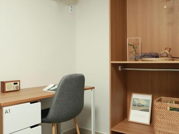 White Story : photo 6 de la chambre chambre simple avec salle de bains