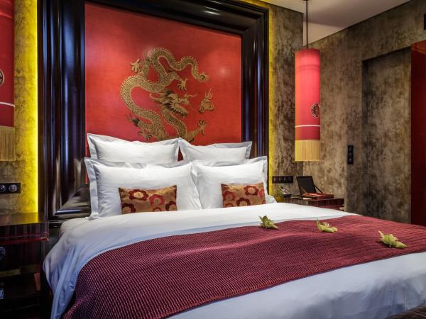 Buddha-Bar Hotel Prague : photo 7 de la chambre chambre double premier de luxe (2 adultes)