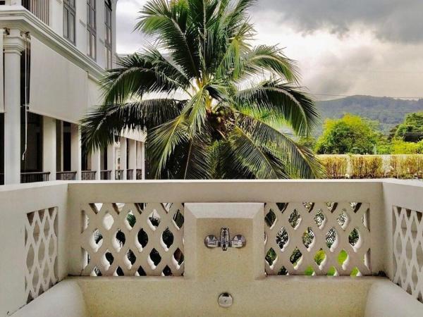 Little Nyonya Hotel : photo 10 de la chambre suite junior avec baignoire