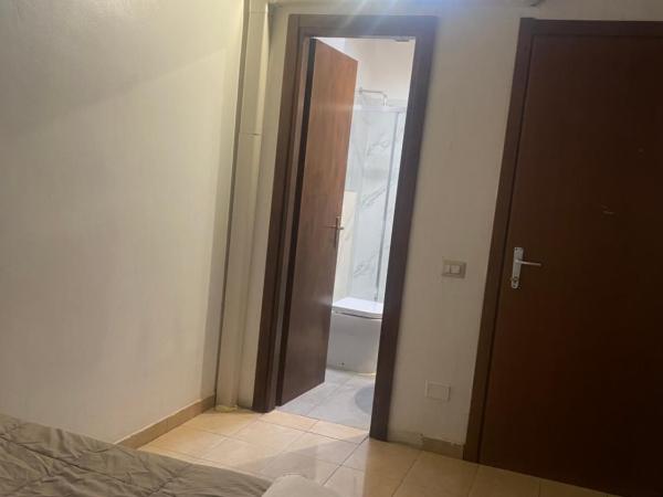 MRHostel Milano : photo 3 de la chambre chambre quadruple avec salle de bains privative