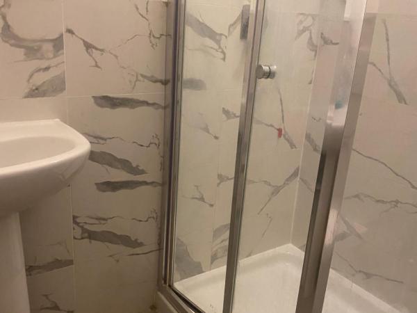 MRHostel Milano : photo 3 de la chambre chambre double avec salle de bains privative