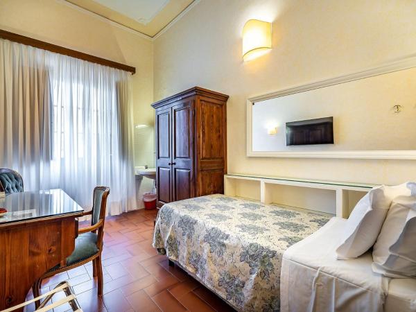 Hotel Alessandra : photo 3 de la chambre chambre simple avec salle de bains extérieure privative