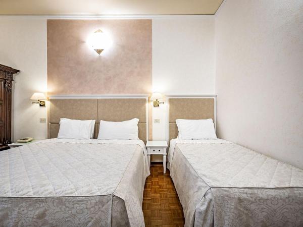 Hotel Alessandra : photo 9 de la chambre chambre triple