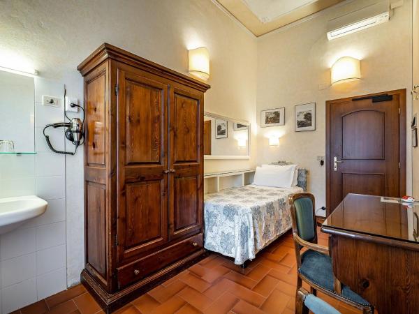 Hotel Alessandra : photo 2 de la chambre chambre simple avec salle de bains extérieure privative