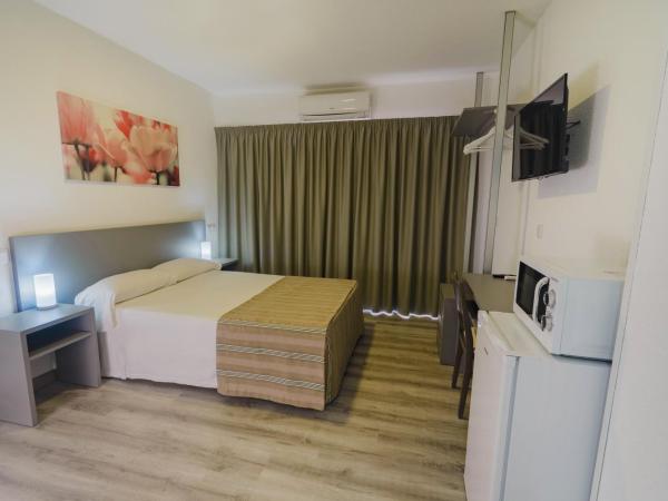 Hostal Anna Benidorm : photo 8 de la chambre chambre triple