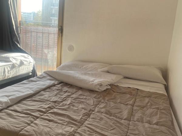 MRHostel Milano : photo 1 de la chambre chambre triple avec salle de bains commune