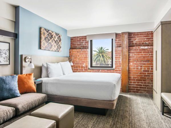 Hyatt House Sacramento-Midtown : photo 2 de la chambre den room with king bed