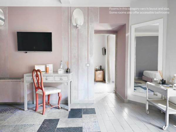 numa l Rodo Rooms & Apartments : photo 1 de la chambre medium room with sofa bed